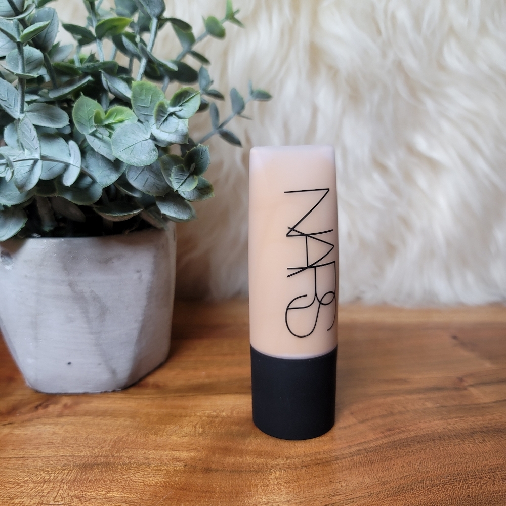 Nars Soft Matte Complete Foundation Vienna Light 4.5
